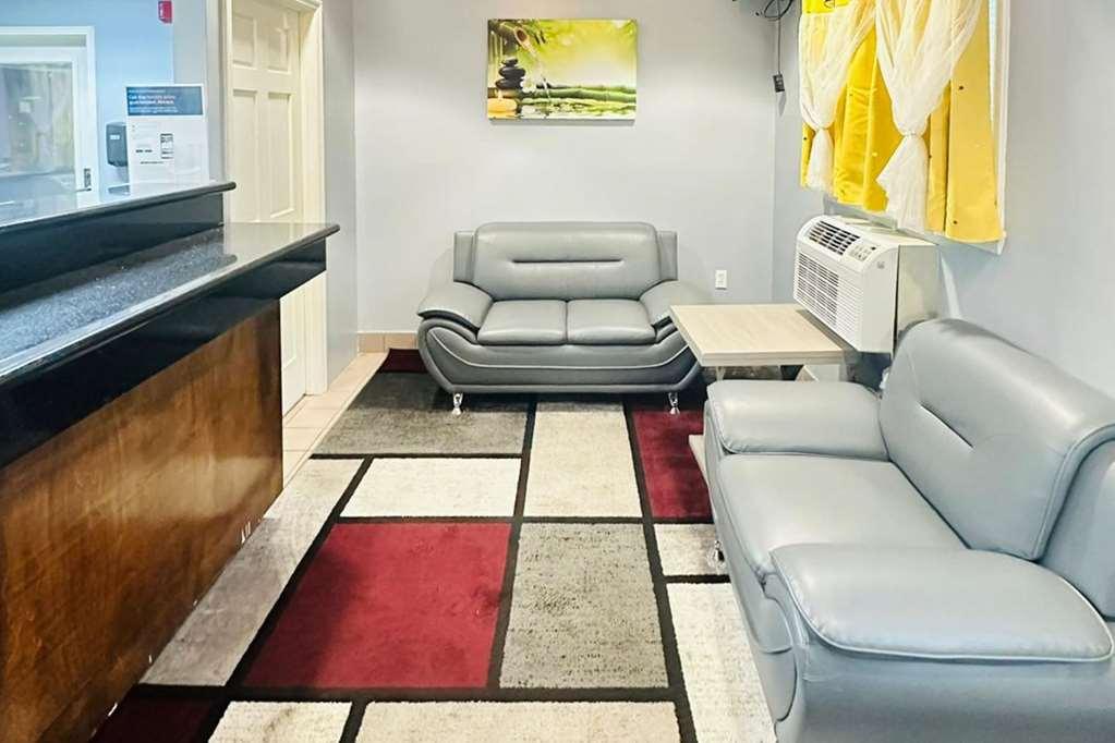 Suburban Studios Abercorn Savannah Beltér fotó